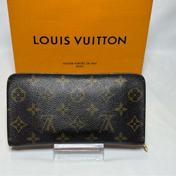 Authentic Louis Vuitton Zippy Wallet – Monogram Canvas - Picture 2 of 7
